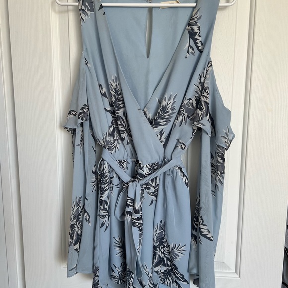 ☀️ Romper - cold shoulder, light blue, tropical print - Picture 7 of 13